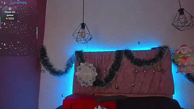 Snapshot of Mia_lopez_1 chatting on 12.16.25 Mia lopez 1 online show from 12.16.25