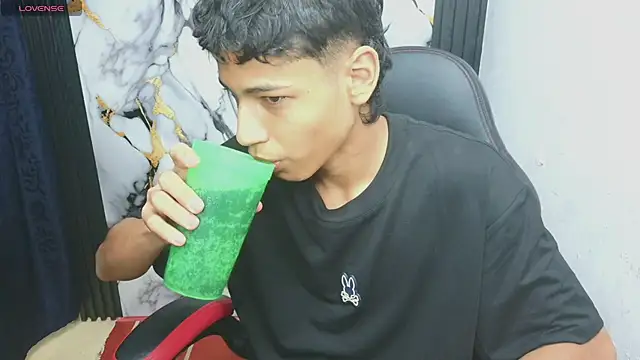 Snapshot of Im_david02 chatting on 01.06.26 Im david02 online show from 01.06.26