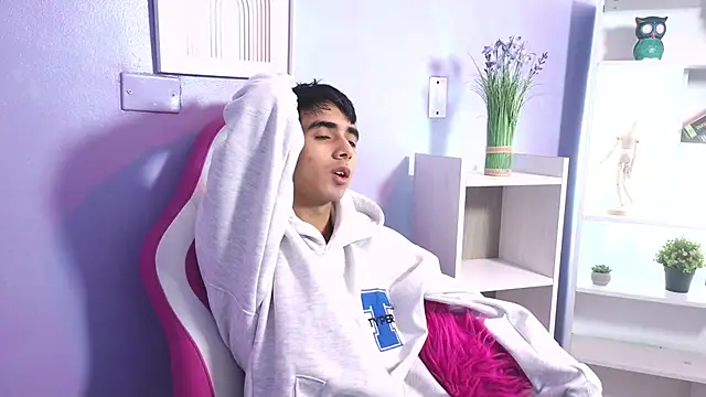 Hottie Guy online show from 10.20.25