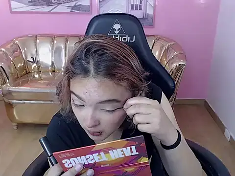 mia foster t online show from 10.24.25