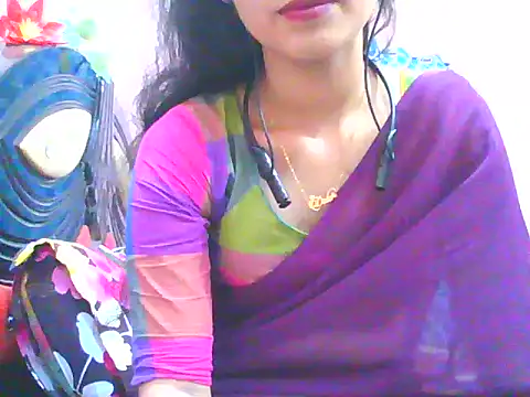 Snapshot of night_queeen7 chatting on 10.28.25 night queeen7 online show from 10.28.25