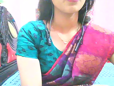 Snapshot of night_queeen7 chatting on 11.15.25 night queeen7 online show from 11.15.25