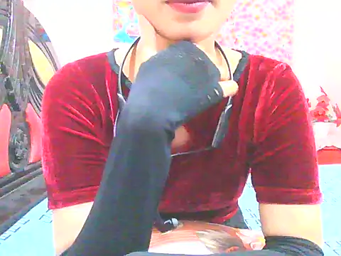 Snapshot of night_queeen7 chatting on 11.18.25 night queeen7 online show from 11.18.25