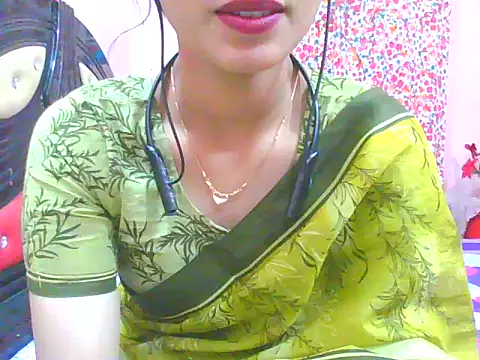 Snapshot of night_queeen7 chatting on 11.23.25 night queeen7 online show from 11.23.25