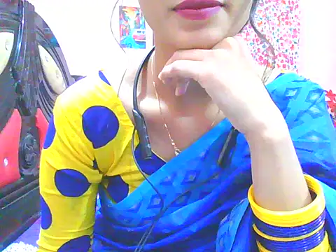 Snapshot of night_queeen7 chatting on 11.25.25 night queeen7 online show from 11.25.25