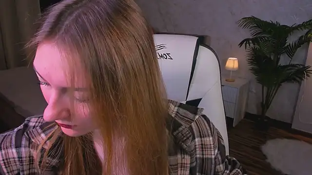 Snapshot of AngelAnabelle chatting on 10.16.25 AngelAnabelle online show from 10.16.25