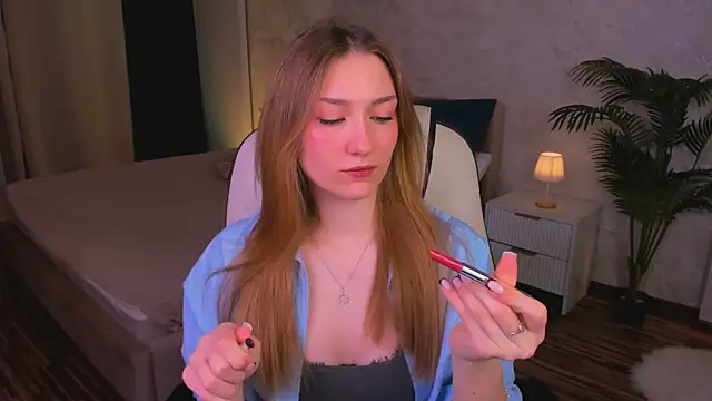 Snapshot of AngelAnabelle chatting on 10.25.25 AngelAnabelle online show from 10.25.25