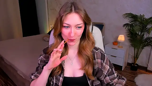 Snapshot of AngelAnabelle chatting on 11.12.25 AngelAnabelle online show from 11.12.25