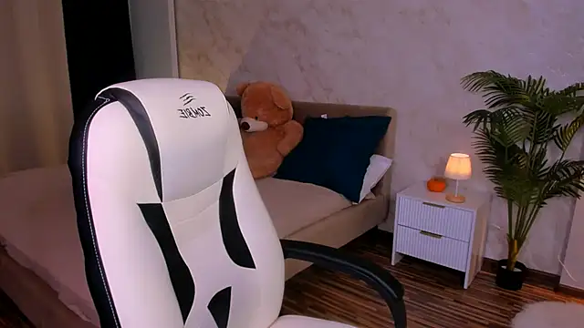 Snapshot of AngelAnabelle chatting on 11.13.25 AngelAnabelle online show from 11.13.25