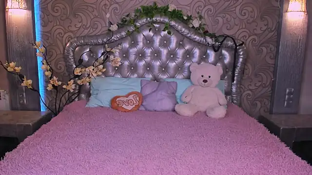 Snapshot of AngelAnabelle chatting on 11.22.25 AngelAnabelle online show from 11.22.25