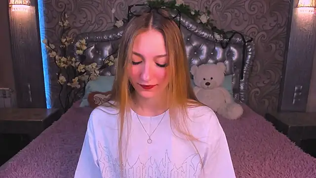 Snapshot of AngelAnabelle chatting on 11.30.25 AngelAnabelle online show from 11.30.25