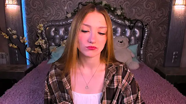 Snapshot of AngelAnabelle chatting on 12.05.25 AngelAnabelle online show from 12.05.25