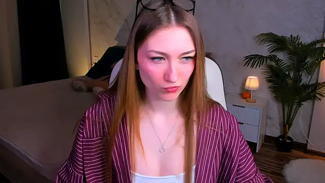 Snapshot of AngelAnabelle chatting on 12.17.25 AngelAnabelle online show from 12.17.25