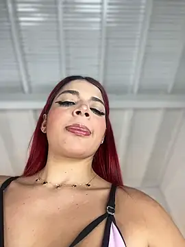 Snapshot of ArieliciousXXX chatting on 11.18.25 ArieliciousXXX online show from 11.18.25