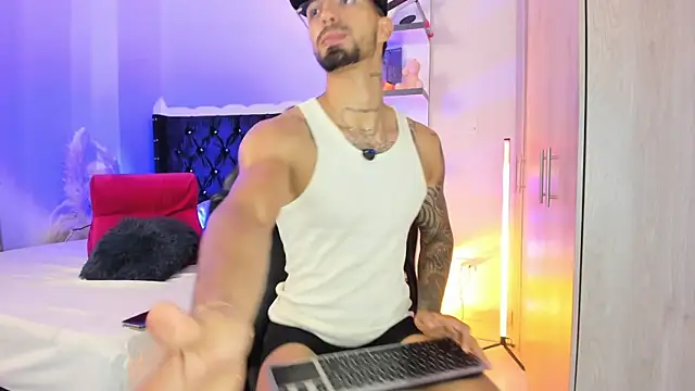 Snapshot of _Duriel chatting on 03.02.26 Duriel online show from 03.02.26