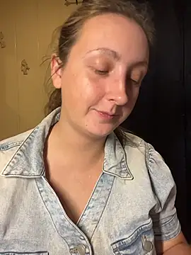 Snapshot of allnaturalmermaid chatting on 11.19.25 allnaturalmermaid online show from 11.19.25