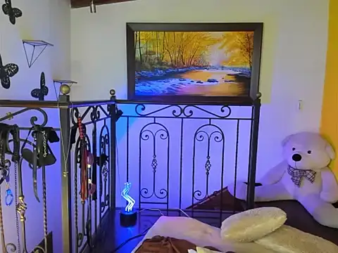 Zulyhenao online show from 12.04.25