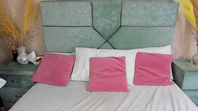 Snapshot of Clohe_Bell chatting on 10.25.25 Clohe Bell online show from 10.25.25