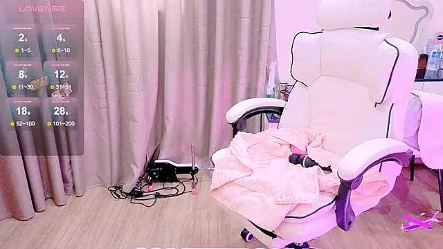 Snapshot of _Aria_Moonie chatting on 10.29.25 Aria Moonie online show from 10.29.25