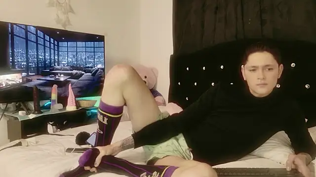 Tyler cat online show from 10.20.25