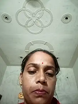 Snapshot of Mona7070 chatting on 10.03.25 Mona7070 online show from 10.03.25