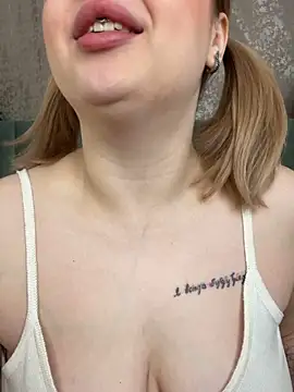 KellyMoors online show from 10.10.25