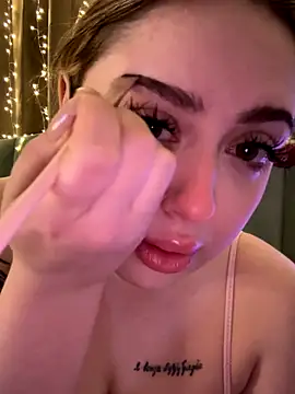 Snapshot of KellyMoors chatting on 12.21.25 KellyMoors online show from 12.21.25