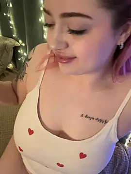 Snapshot of KellyMoors chatting on 02.05.26 KellyMoors online show from 02.05.26