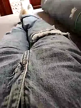 Snapshot of Lili_2love chatting on 10.28.25 Lili 2love online show from 10.28.25