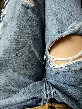 Snapshot of Lili_2love chatting on 11.05.25 Lili 2love online show from 11.05.25