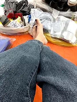 Snapshot of Lili_2love chatting on 11.17.25 Lili 2love online show from 11.17.25