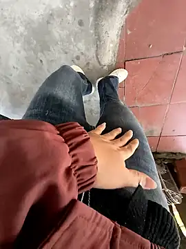 Snapshot of Lili_2love chatting on 11.20.25 Lili 2love online show from 11.20.25