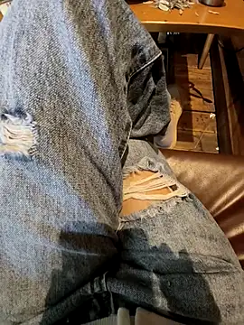 Snapshot of Lili_2love chatting on 11.21.25 Lili 2love online show from 11.21.25