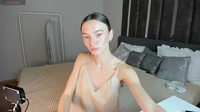 EvaToniz online show from 11.14.25