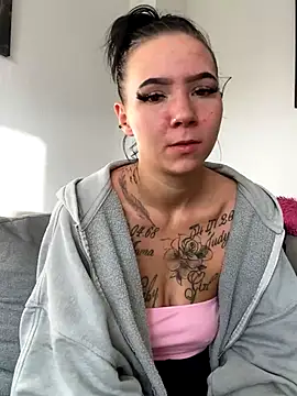 Snapshot of YoungZoexx chatting on 10.09.25 YoungZoexx online show from 10.09.25