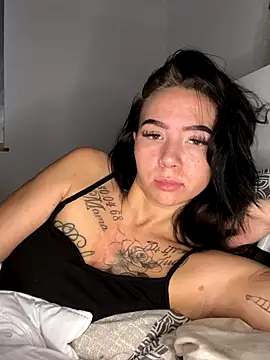 Snapshot of YoungZoexx chatting on 11.15.25 YoungZoexx online show from 11.15.25