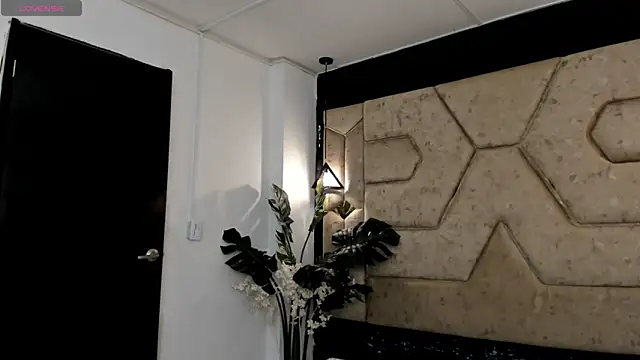 Snapshot of Julieta_Slav3 chatting on 06.19.26 Julieta Slav3 online show from 06.19.26