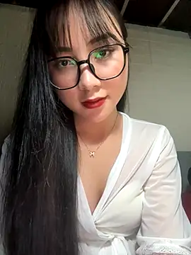 Linh5790 online show from 10.13.25