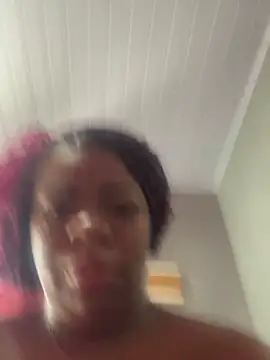 Snapshot of Priihmedeiros chatting on 10.26.25 Priihmedeiros online show from 10.26.25