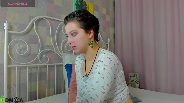 Sara Frayer online show from 11.26.25