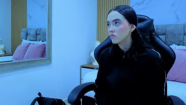 angel  kiss online show from 10.26.25