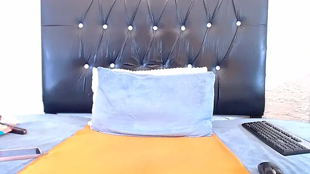 LadyBear2002 online show from 03.27.26