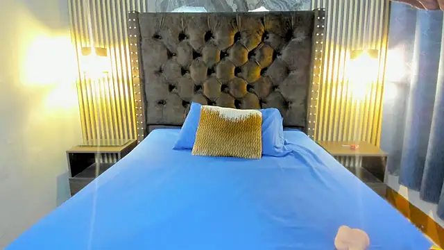 Nikki Vesper online show from 04.12.26