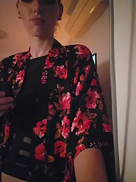 Snapshot of lonely_Cosplay_chick chatting on 10.25.25 lonely Cosplay chick online show from 10.25.25