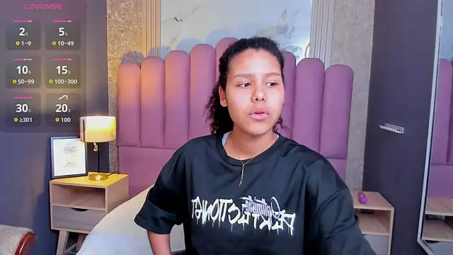 AriaVega online show from 12.19.25