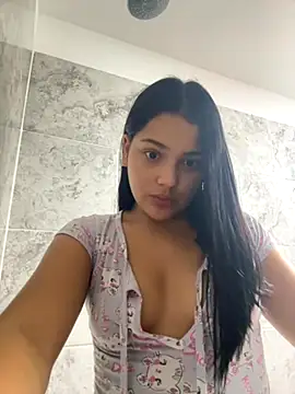 Snapshot of Lunahanzee chatting on 11.04.25 Lunahanzee online show from 11.04.25