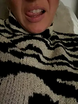 Daiana Andra online show from 10.22.25