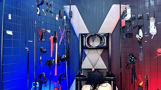 Snapshot of MrKiara_Queen_BDSM_ chatting on 10.15.25 MrKiara Queen BDSM online show from 10.15.25