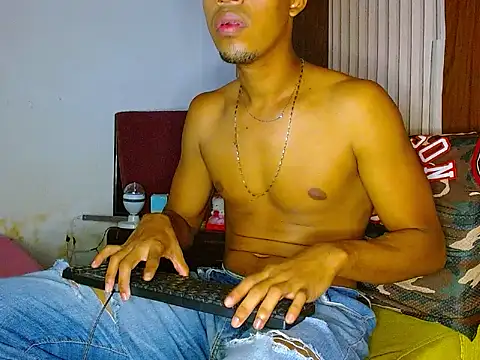 Snapshot of andreswj_bigcock23 chatting on 10.05.25 andreswj bigcock23 online show from 10.05.25