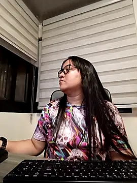 Xander Taylor  online show from 10.10.25